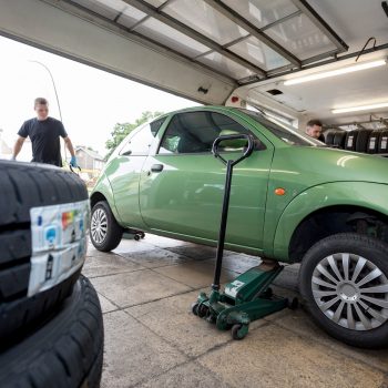 tyre changing